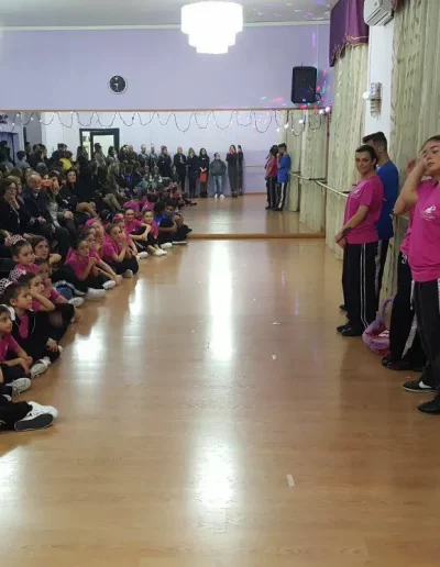 gruppo-riunione-saggio-danza-scuola-lincantesimo